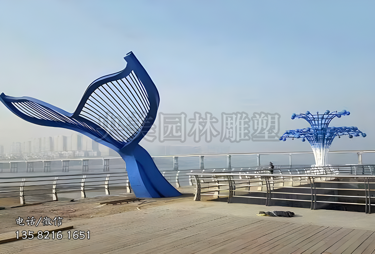 創(chuàng)意噴水鯨魚景觀雕塑