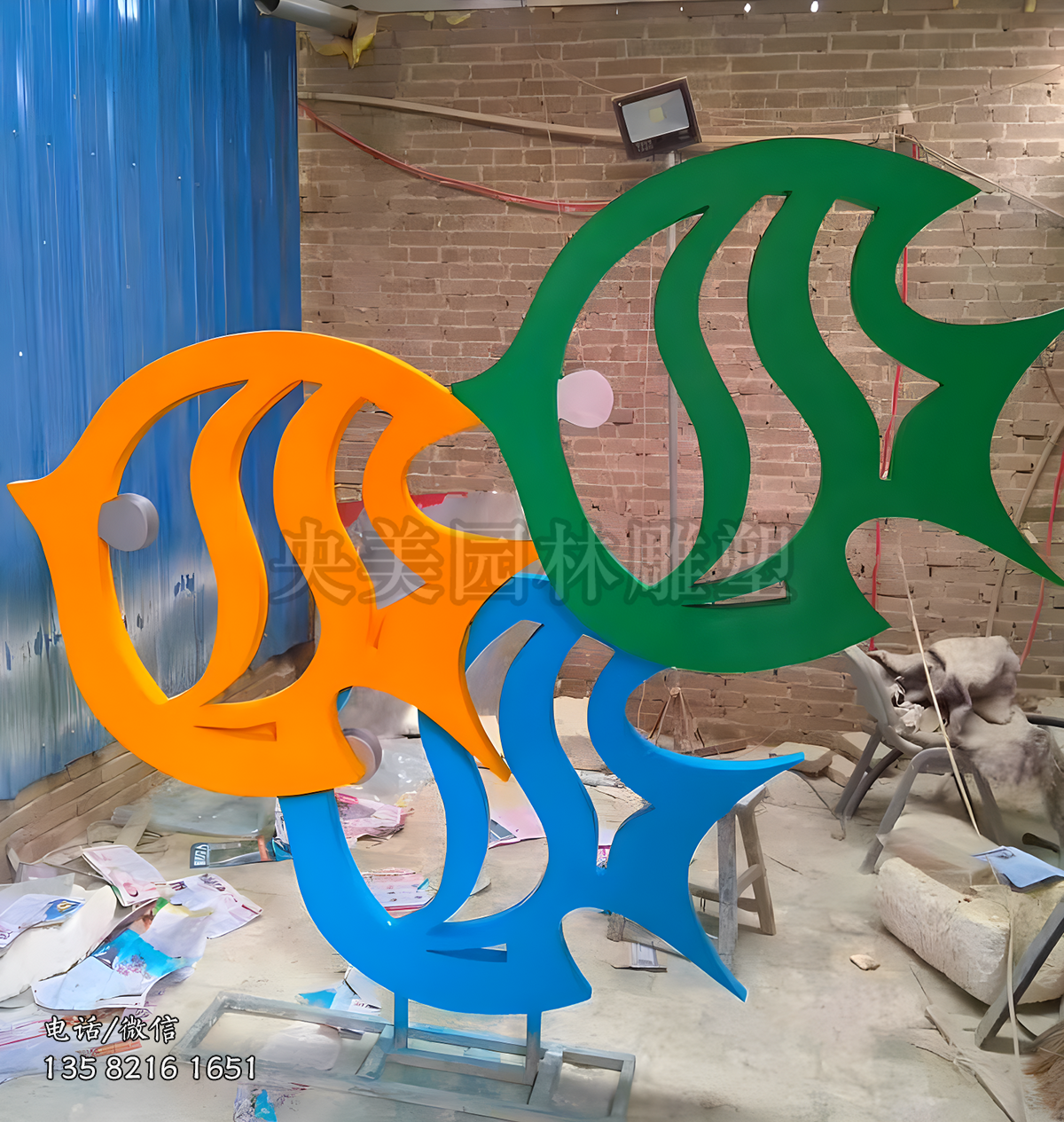 不銹鋼鏤空幾何型抽象魚群雕塑擺件