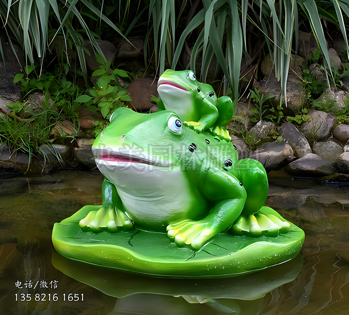 爬在荷葉上的玻璃鋼仿真母子青蛙雕塑