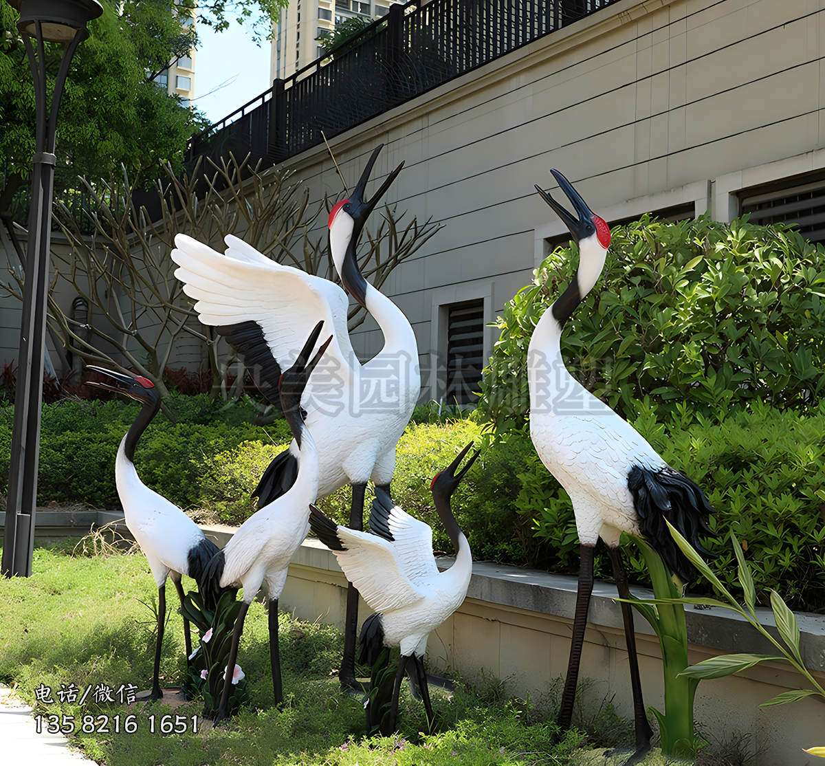 造型各異的玻璃鋼仿真仙鶴雕塑