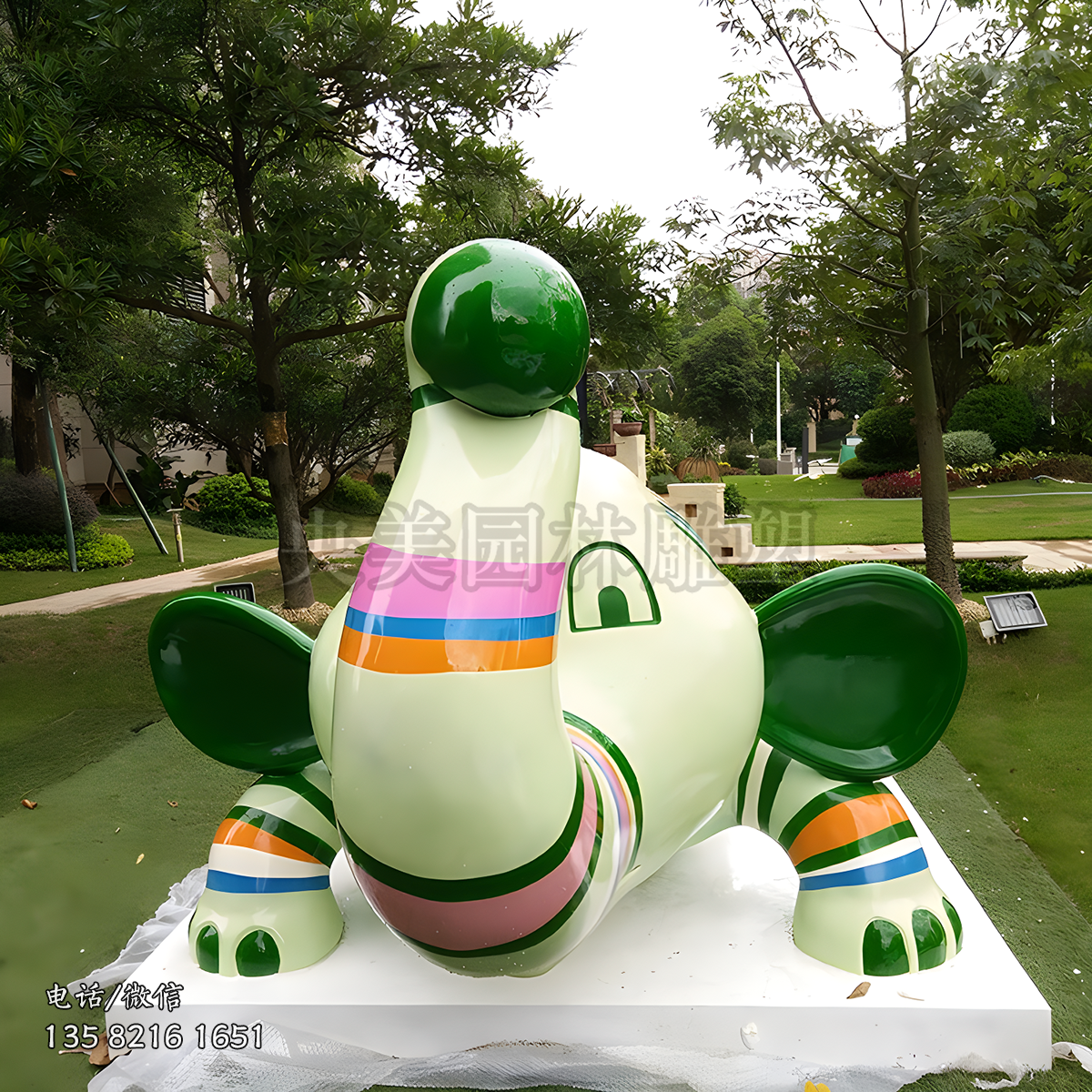 爬地上的玻璃鋼卡通大象雕塑