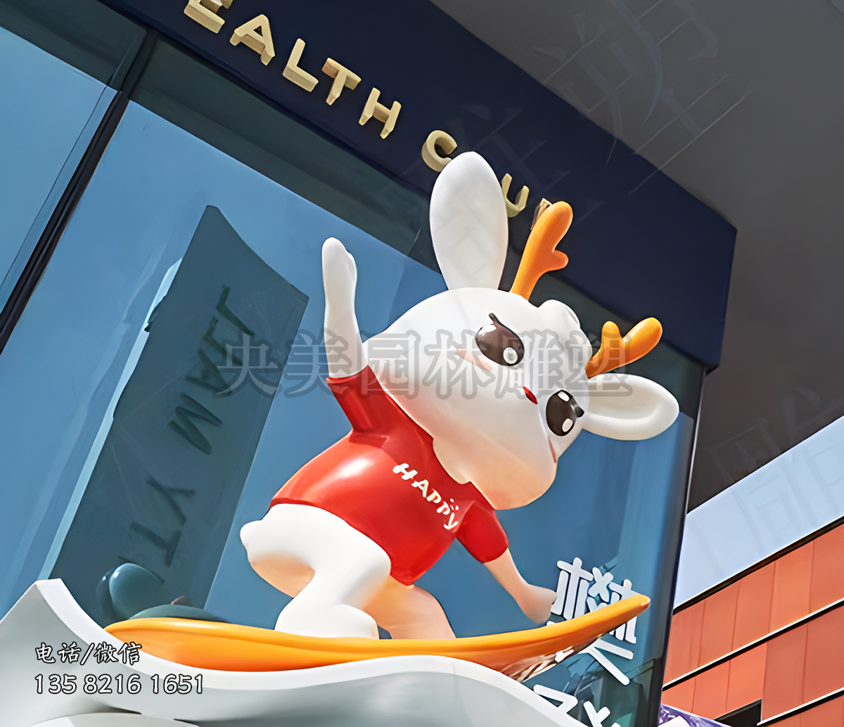 滑滑板的鹿公仔