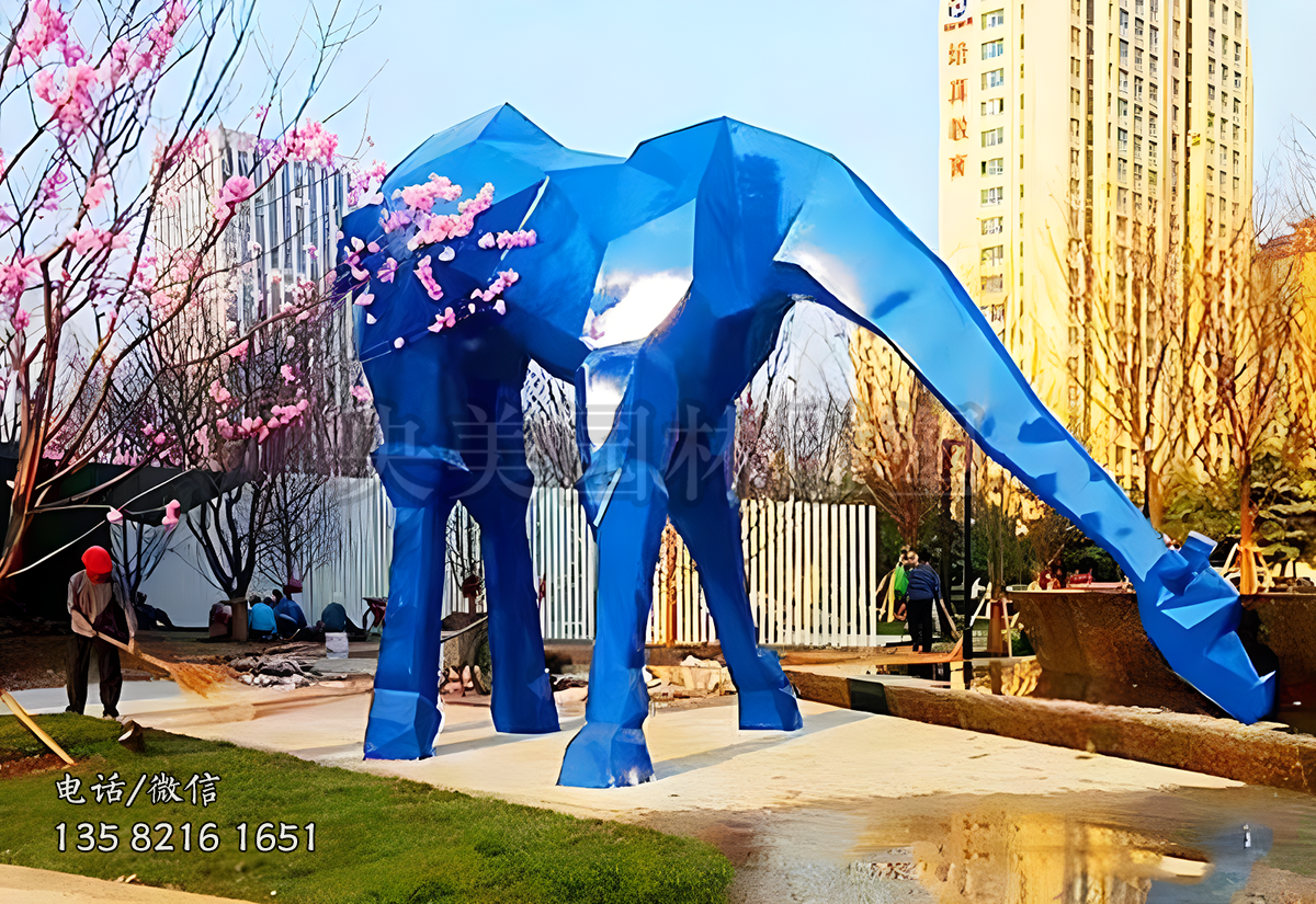 大型不銹鋼長(zhǎng)頸鹿景觀(guān)雕塑