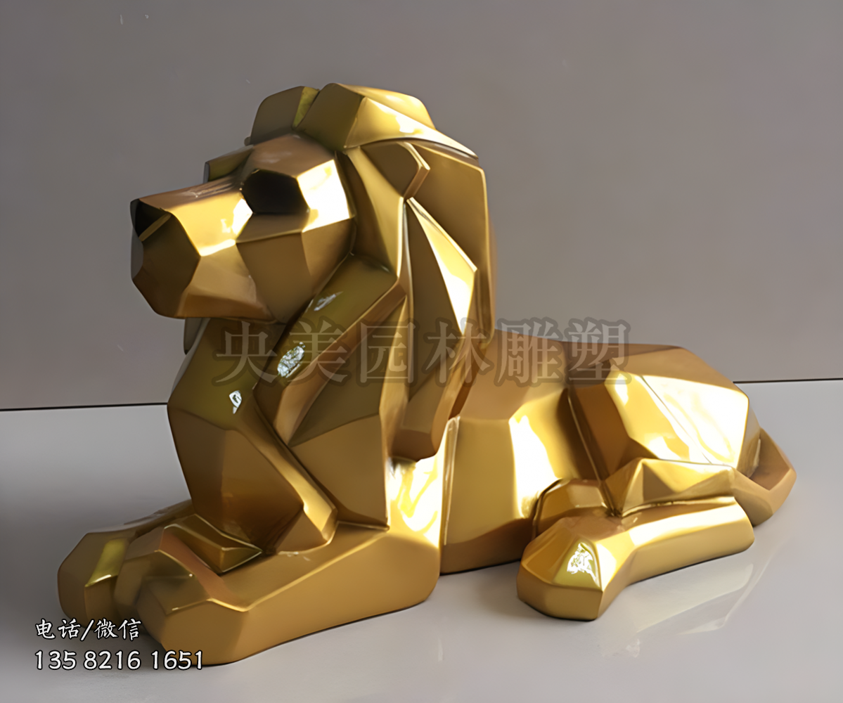 不銹鋼噴漆幾何塊面爬獅子雕塑