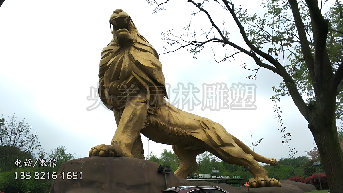 登高嘶鳴的威武銅獅子