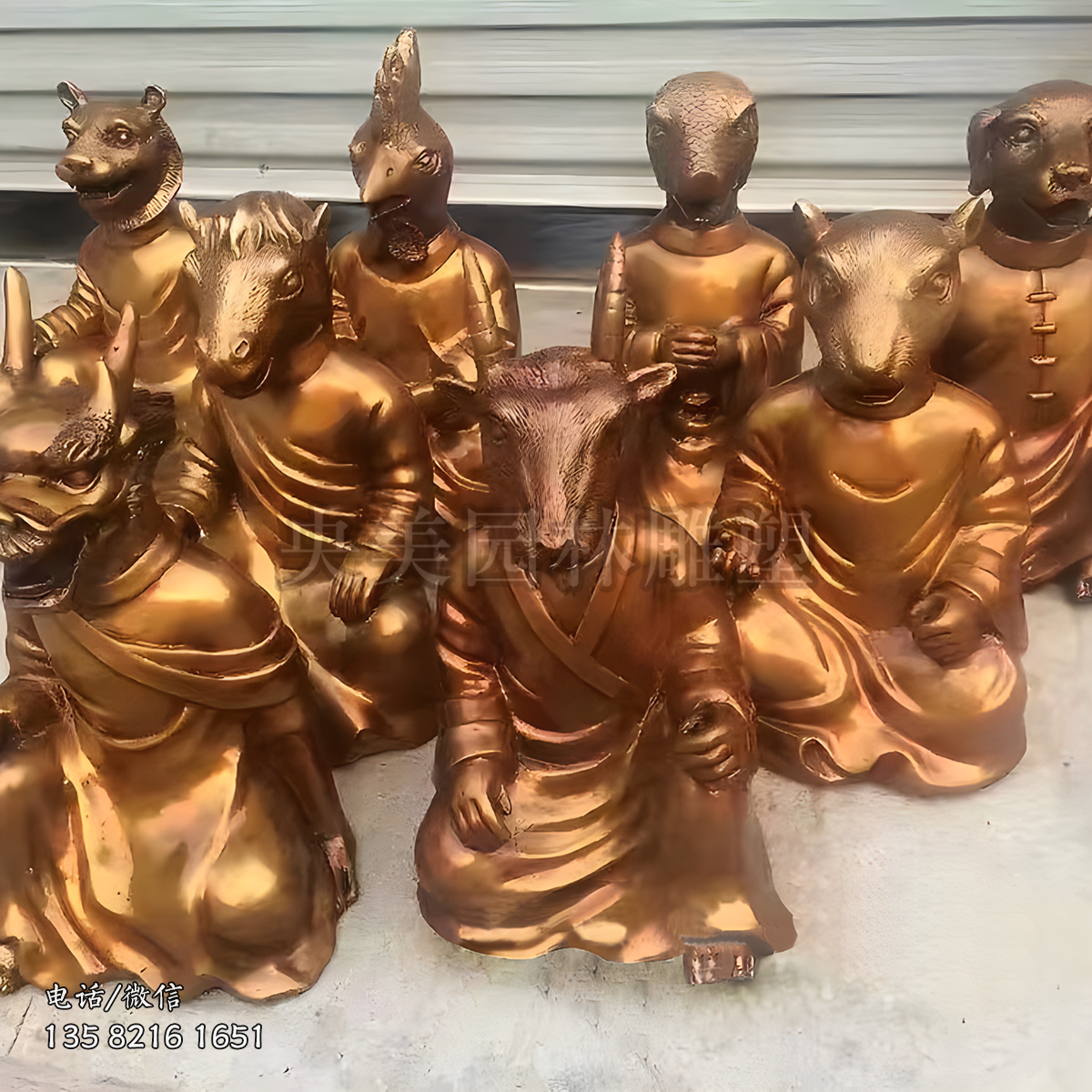 金色獸首人身坐姿十二生肖銅雕塑