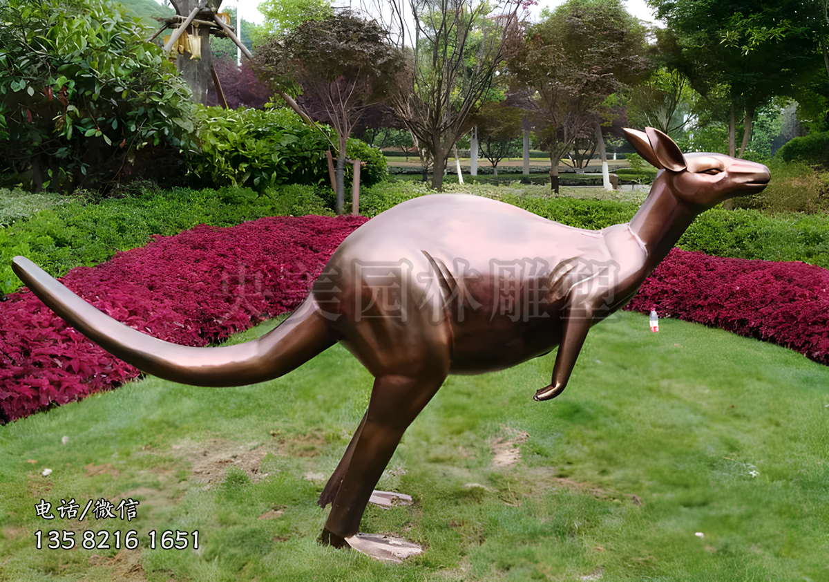 奔跑的鑄銅袋鼠雕塑