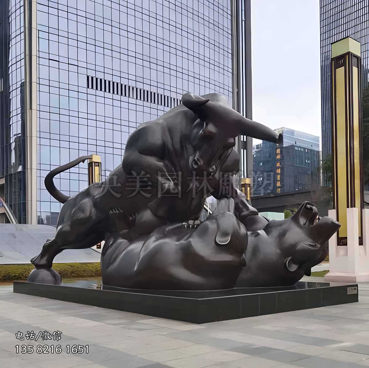 牛壓熊雕塑