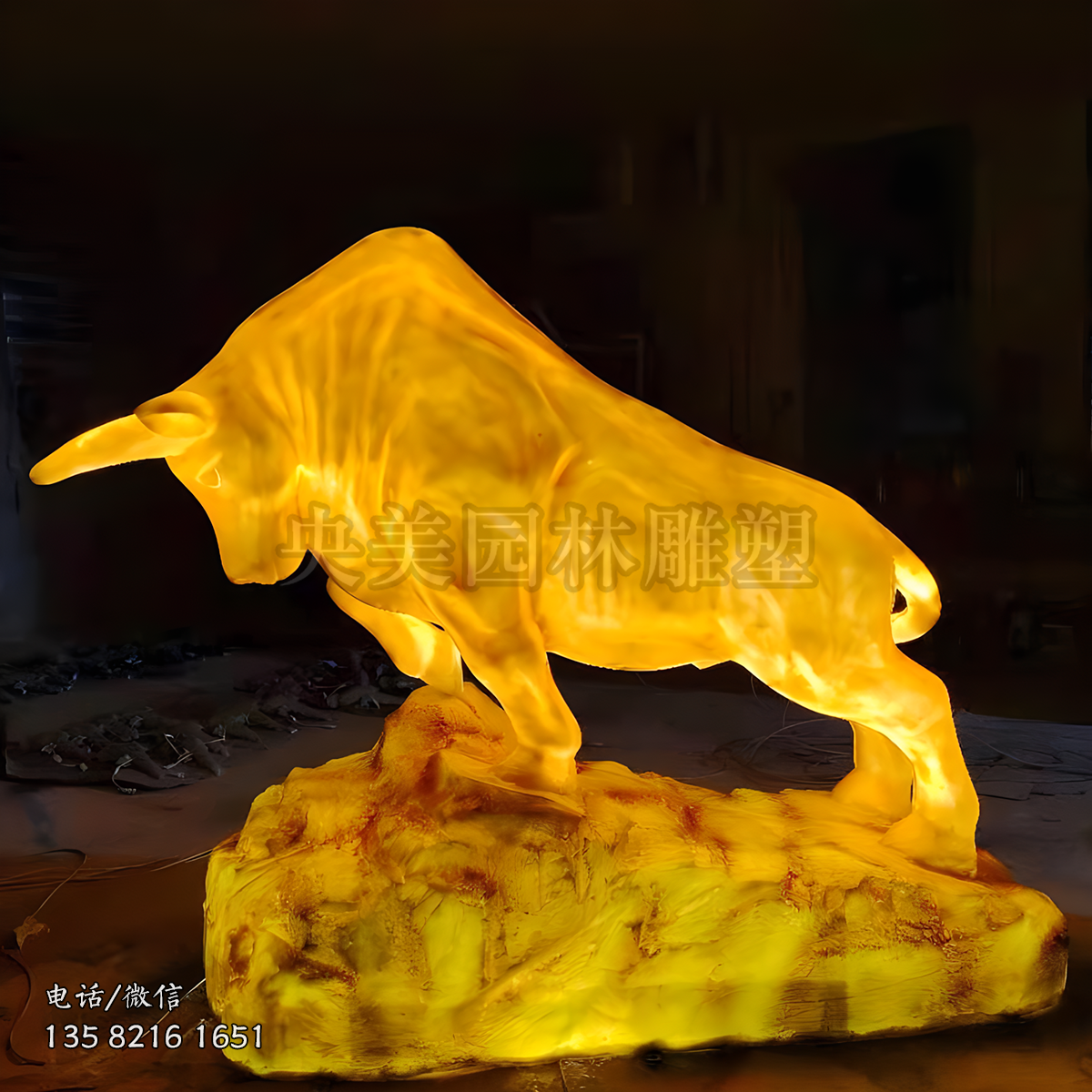 玻璃鋼發(fā)光開拓牛雕塑