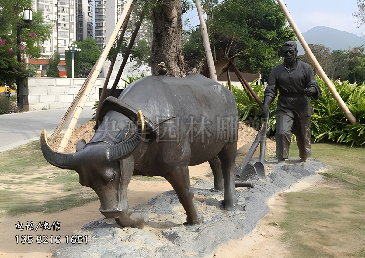 鑄銅耕地牛情景雕塑
