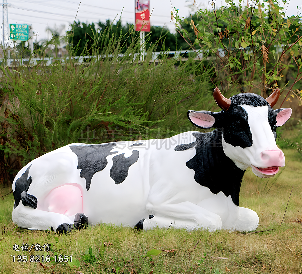臥地休息的仿真母奶牛雕塑