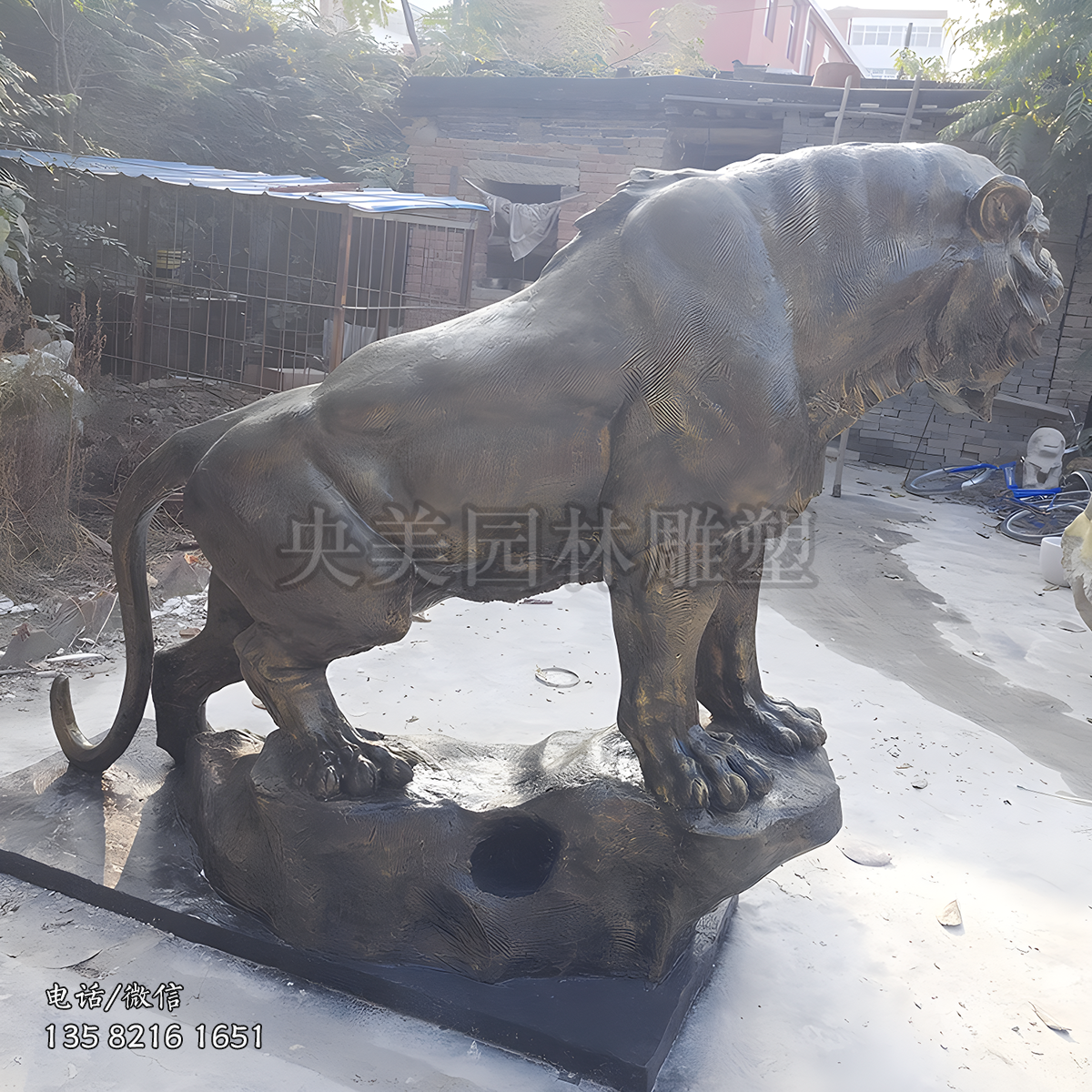 玻璃鋼仿銅登高老虎雕塑