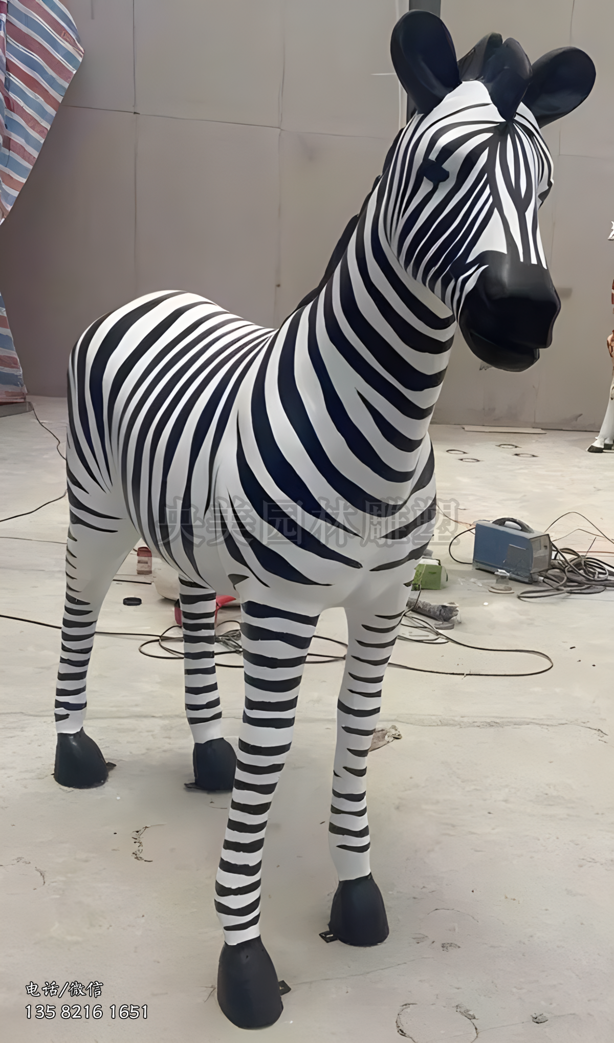 仿真斑馬玻璃鋼動物雕塑