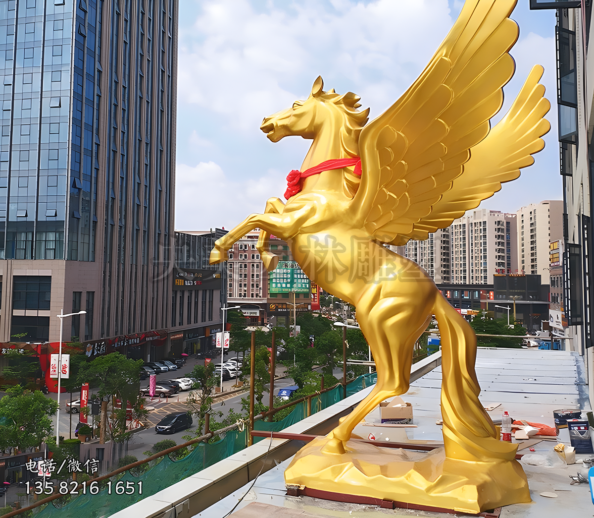 玻璃鋼噴金飛馬景觀雕塑