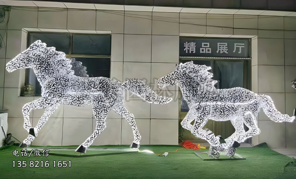 不銹鋼網(wǎng)格發(fā)光馬雕塑