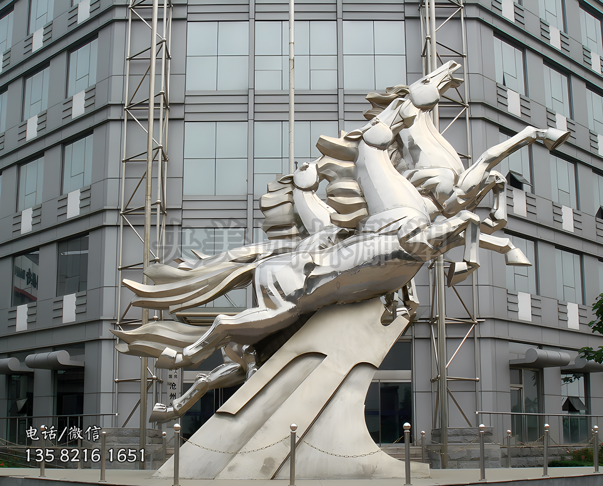 三只向上飛奔的鏡面不銹鋼馬景觀雕塑