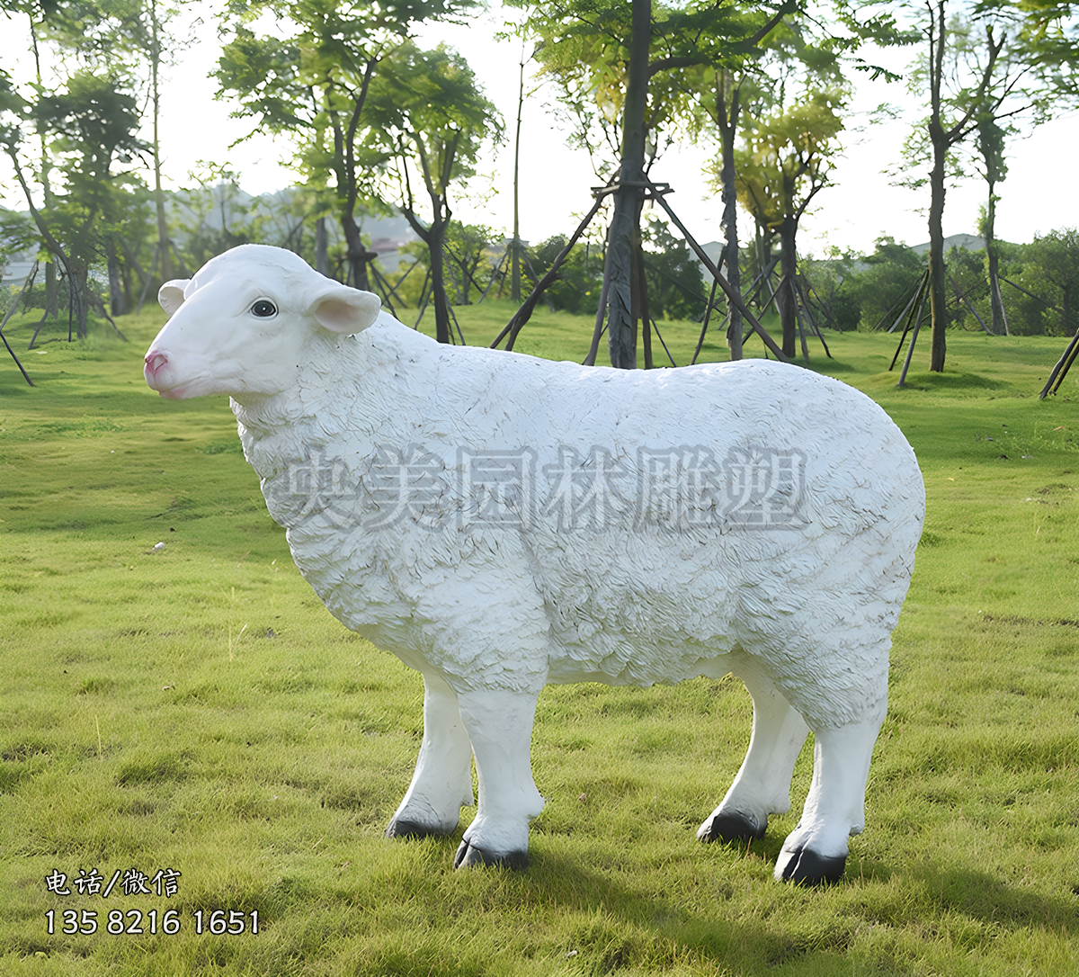 白色玻璃鋼仿真綿羊雕塑
