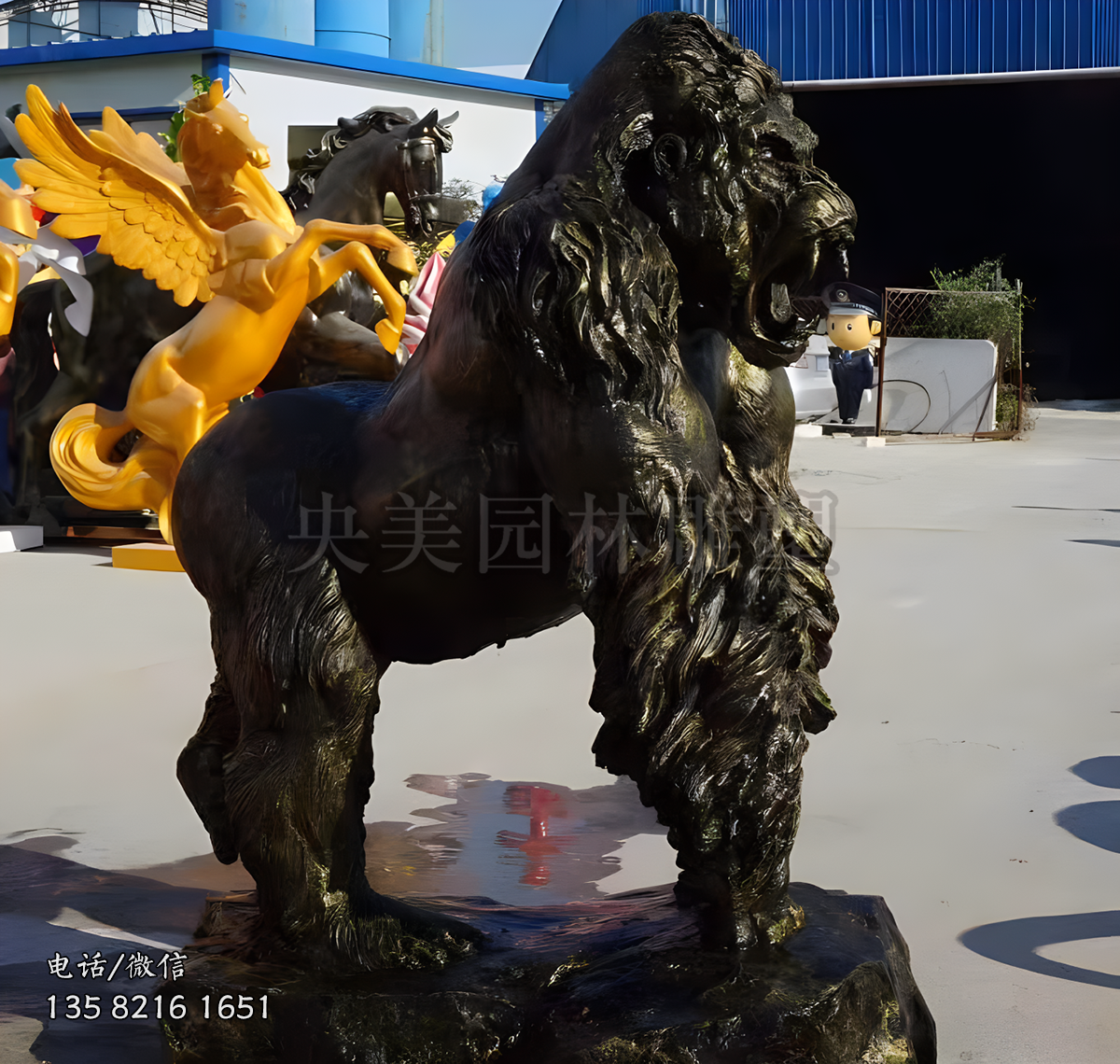玻璃鋼兇猛的猩猩雕塑