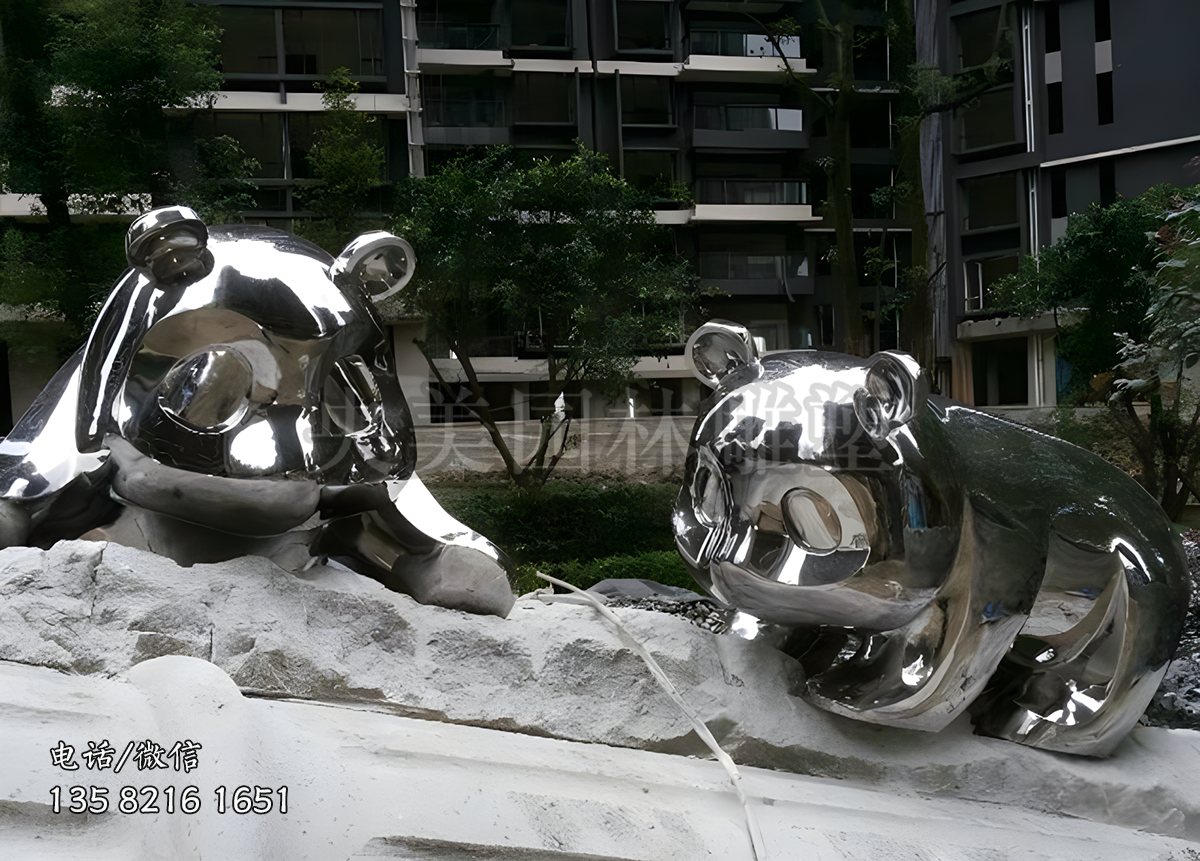 不銹鋼鏡面熊貓動(dòng)物雕塑