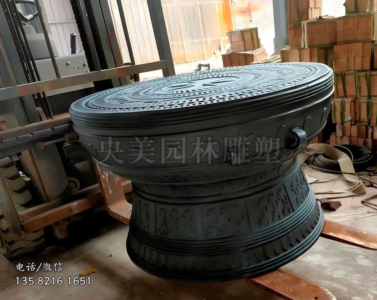 青銅仿真鼓雕塑