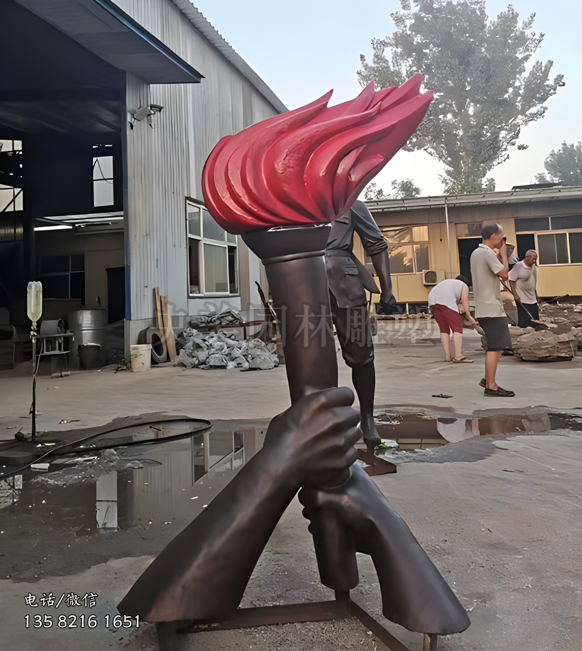 玻璃鋼彩繪火把雕塑