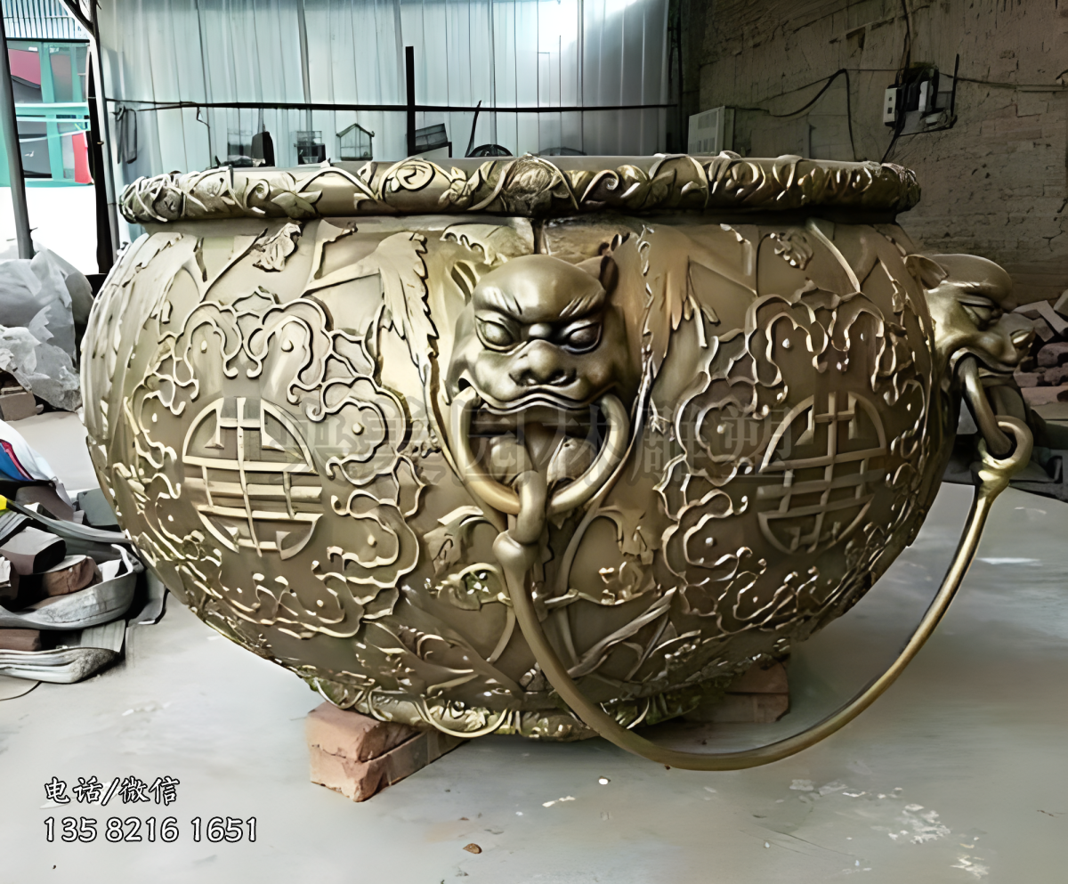 中國傳統(tǒng)銅雕聚寶盆