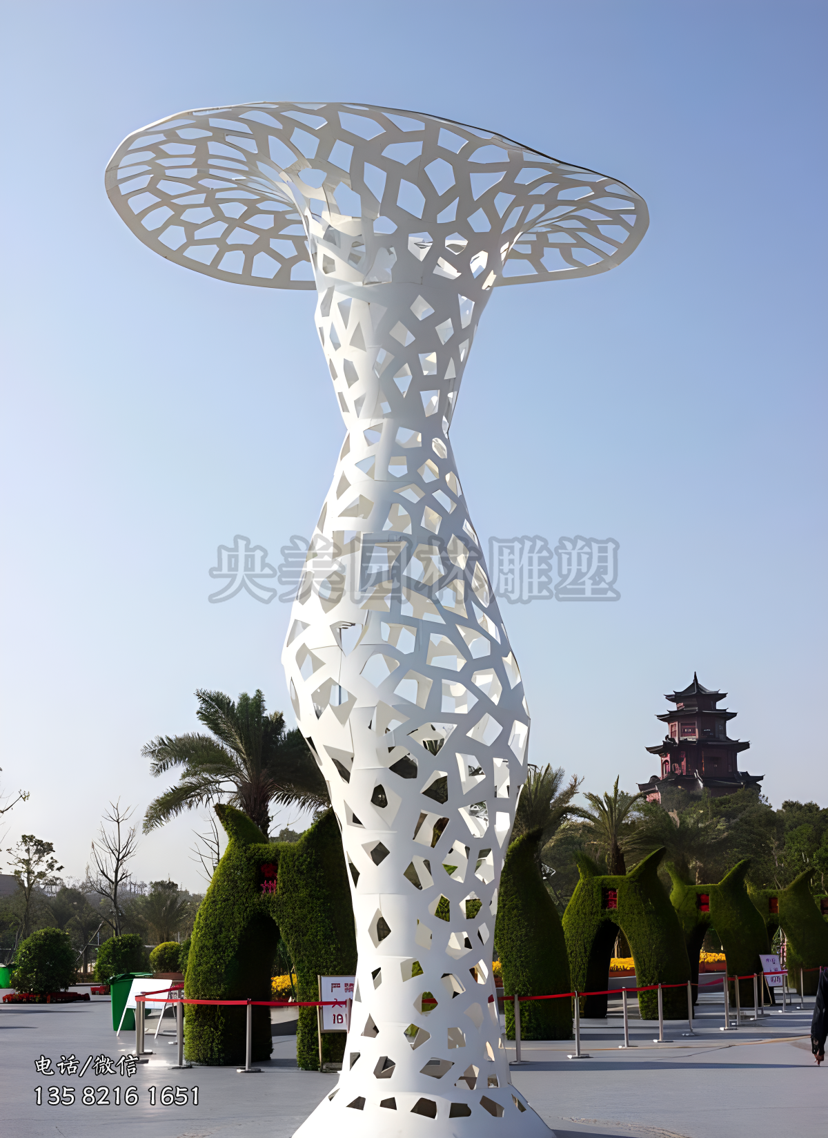 創(chuàng)意不銹鋼鏤空花瓶造型景觀雕塑