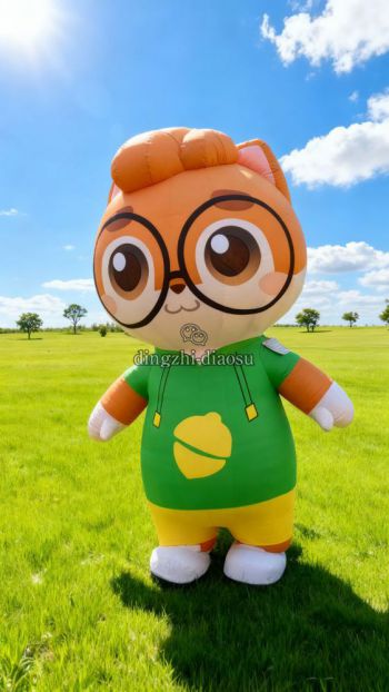 戴眼鏡的玻璃鋼卡通松鼠雕塑